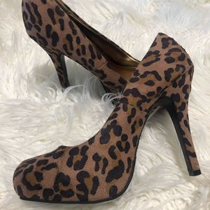 BARELY WORN! 👠 Women’s Mossimo (by Target) size 11 Suede Leopard Print Pumps